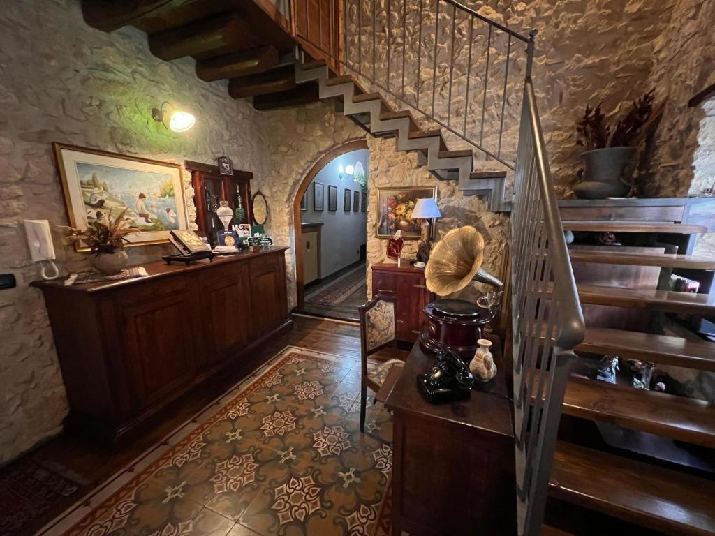 Antica Dimora Historic Building Bed and Breakfast Έννα Εξωτερικό φωτογραφία