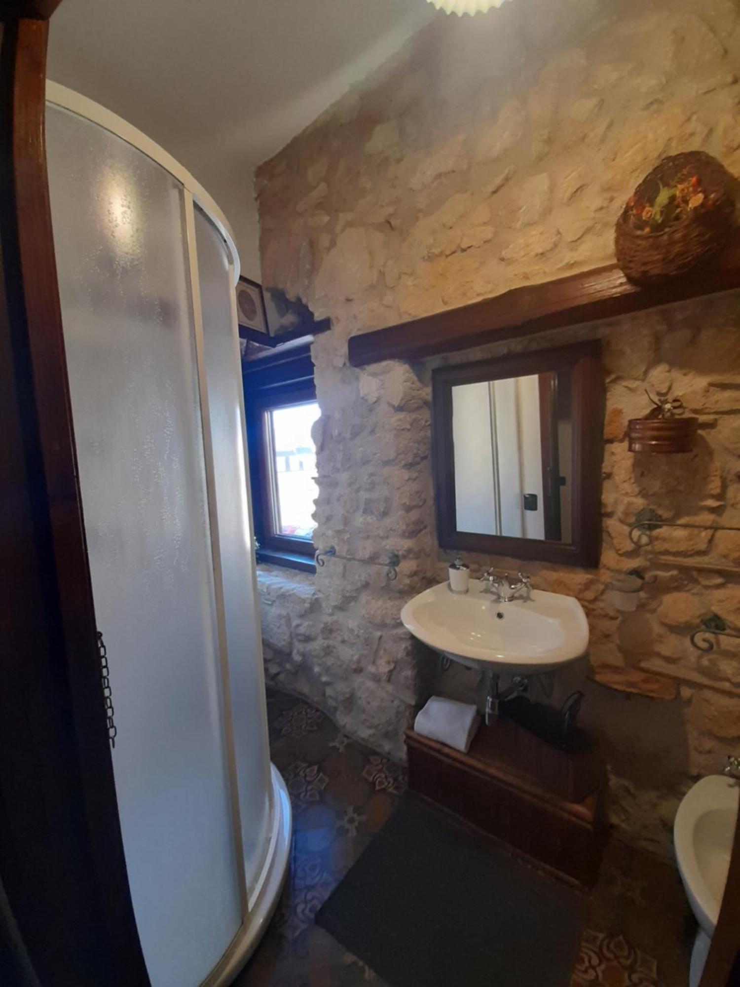 Antica Dimora Historic Building Bed and Breakfast Έννα Εξωτερικό φωτογραφία