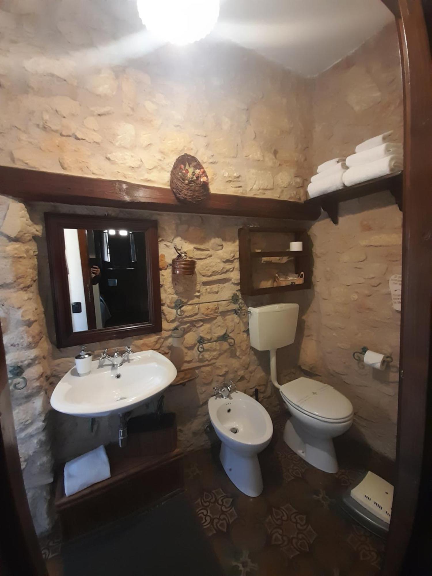 Antica Dimora Historic Building Bed and Breakfast Έννα Εξωτερικό φωτογραφία